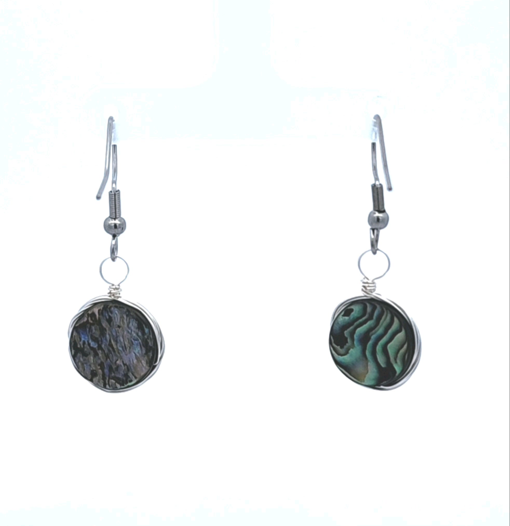 Round Mother of Pearl Earring in Silver