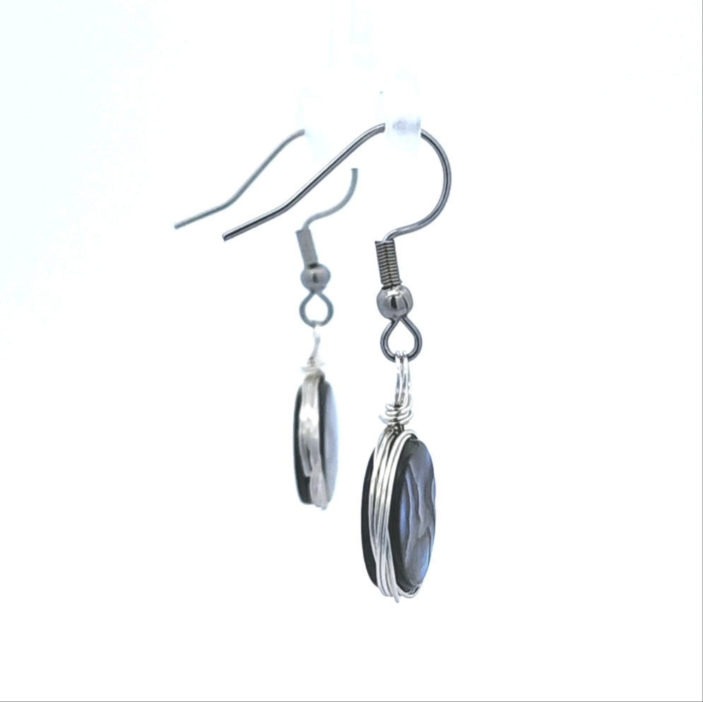 Round Mother of Pearl Earring in Silver