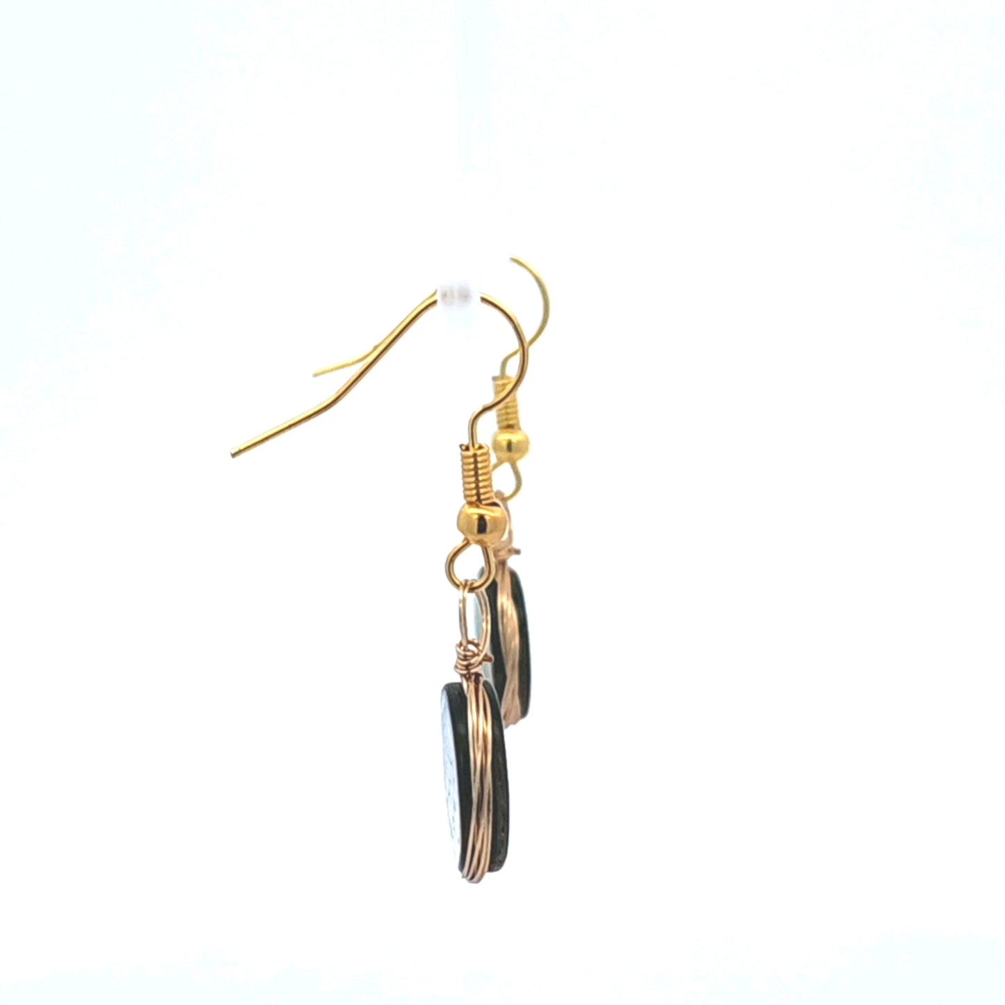 Round Mother of Pearl Earring in Silver