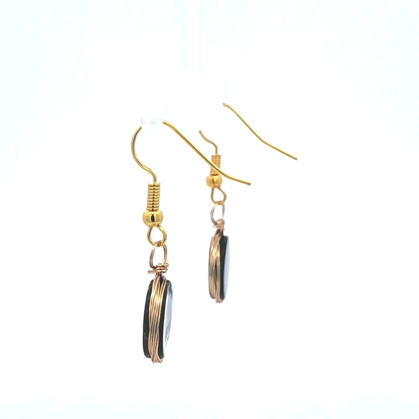 Round Mother of Pearl Earring in Silver