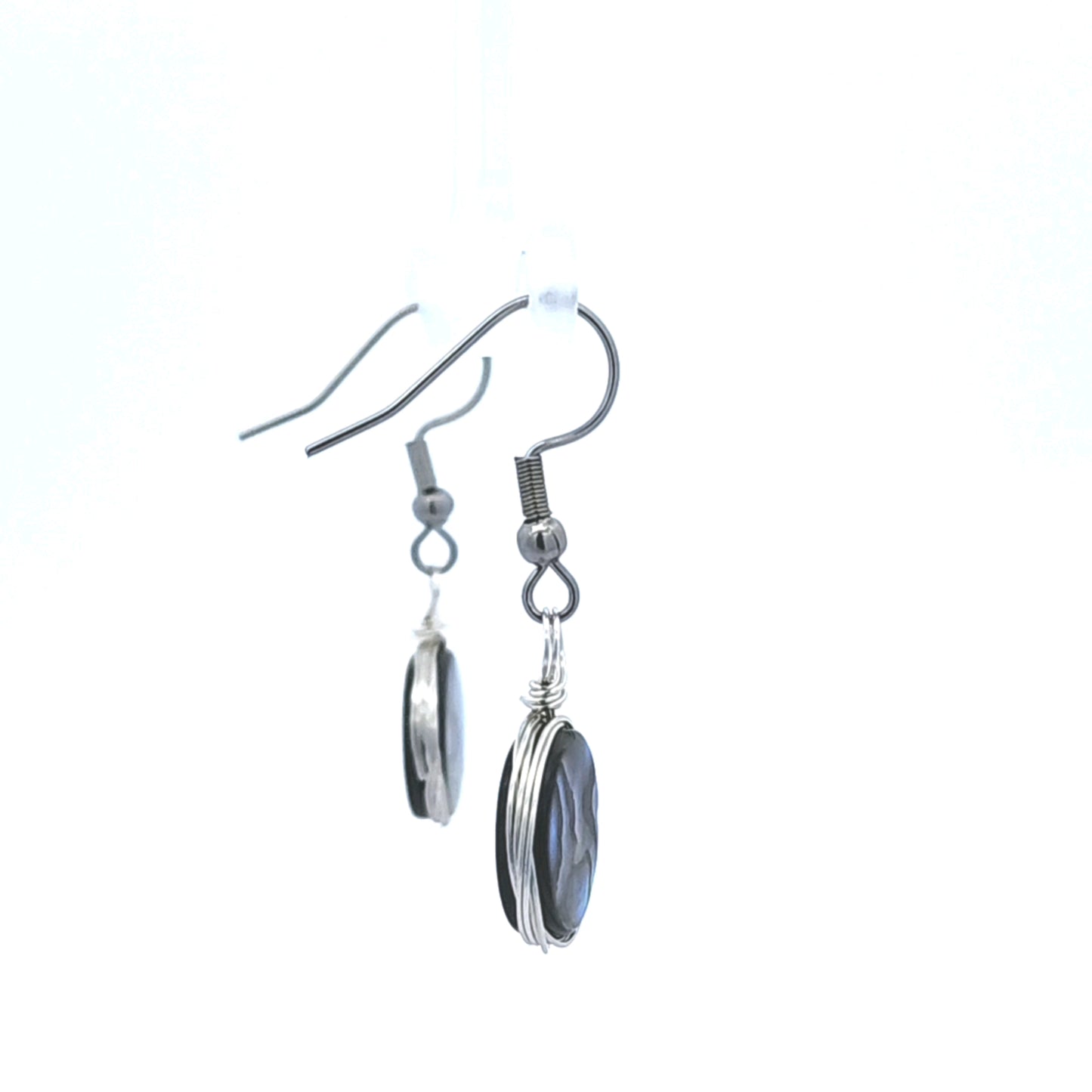 Round Mother of Pearl Earring in Silver