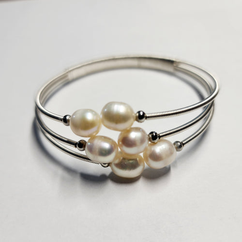 Delicate Six Pearl Bracelet